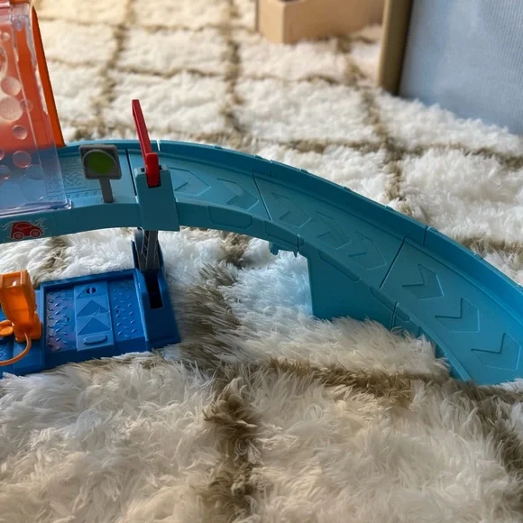 Fisher-Price Little People Car Wash - Picture 2 of 4